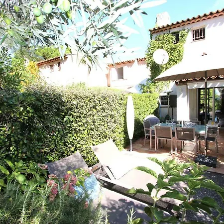 Walking Distance, Sea View House